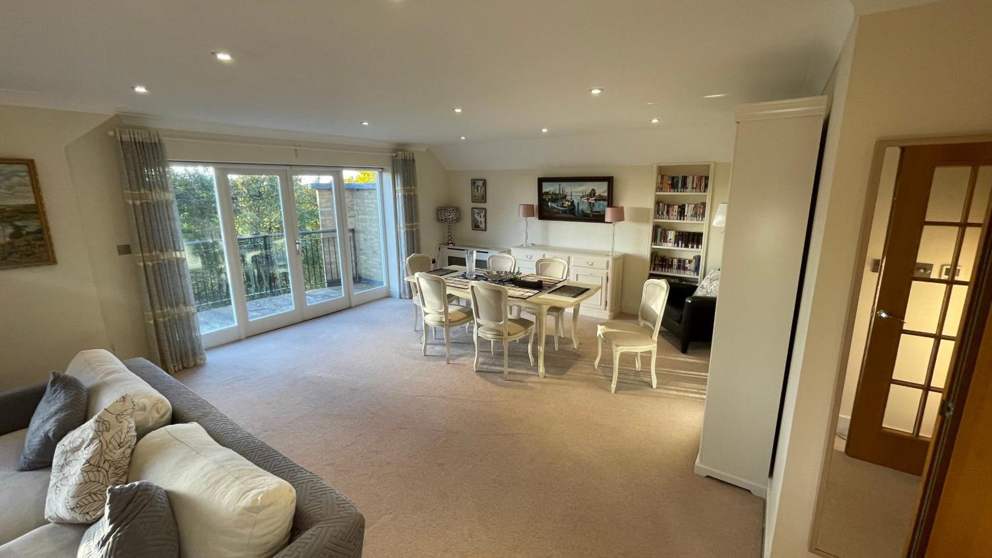 Top Floor En-Suite Double Bedrooms With Great View Of Windsor Castle & Free Parking Exterior photo