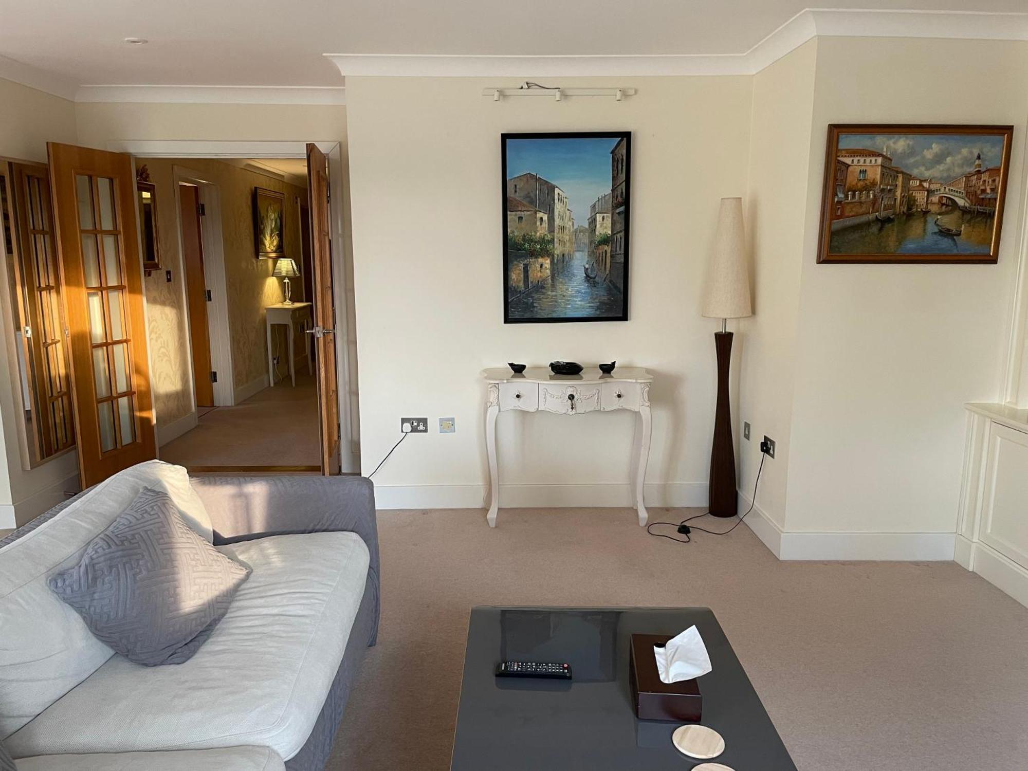 Top Floor En-Suite Double Bedrooms With Great View Of Windsor Castle & Free Parking Exterior photo