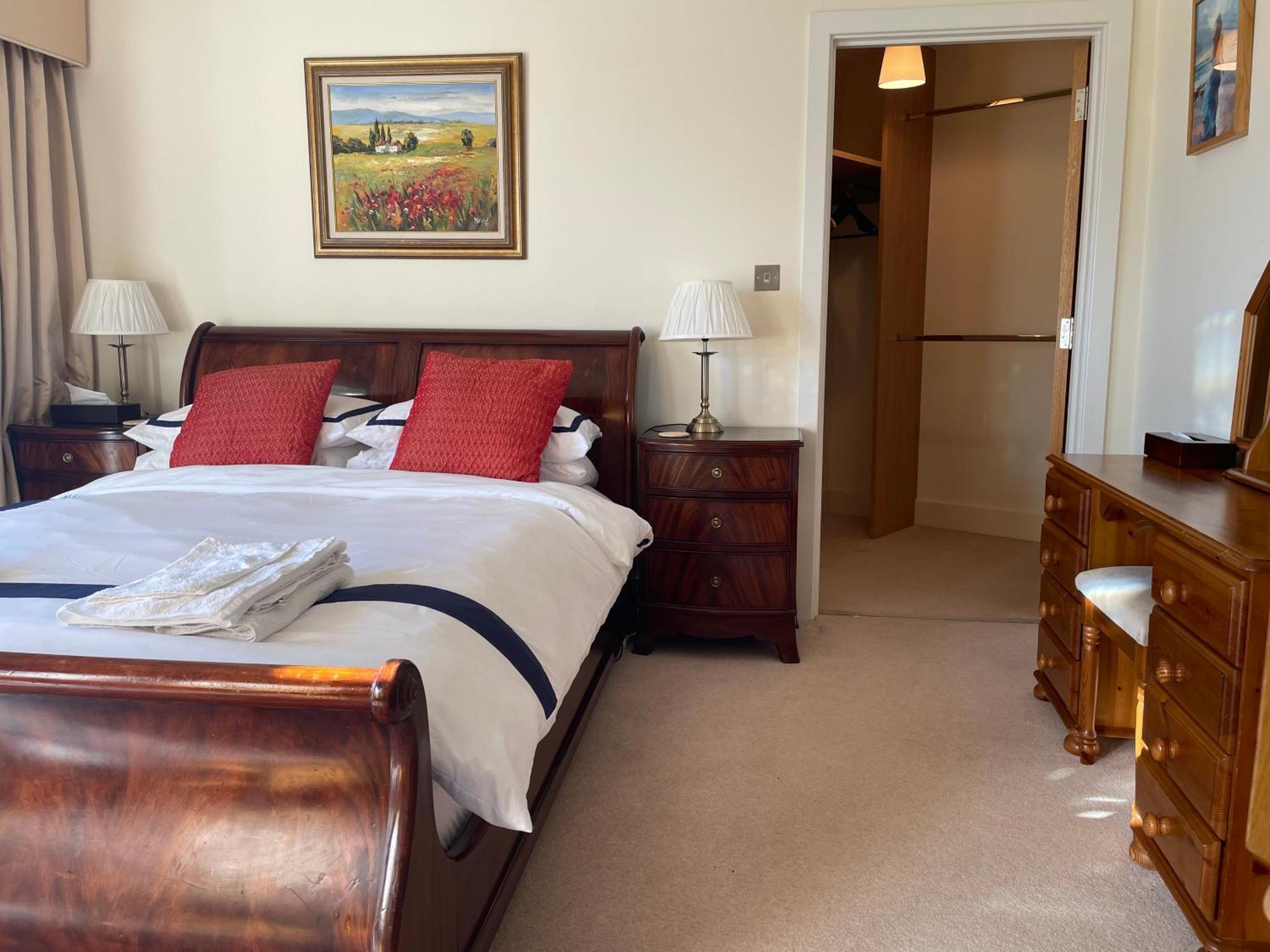 Top Floor En-Suite Double Bedrooms With Great View Of Windsor Castle & Free Parking Exterior photo