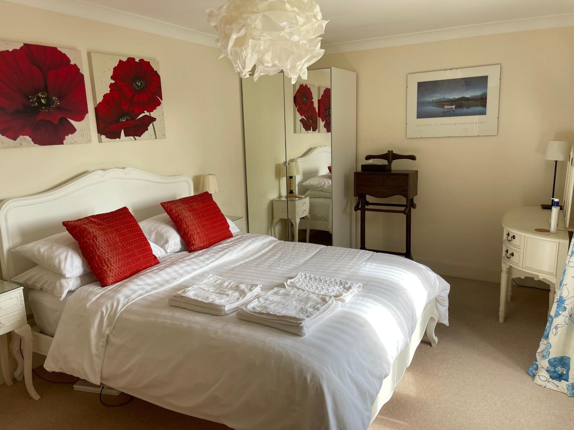 Top Floor En-Suite Double Bedrooms With Great View Of Windsor Castle & Free Parking Exterior photo