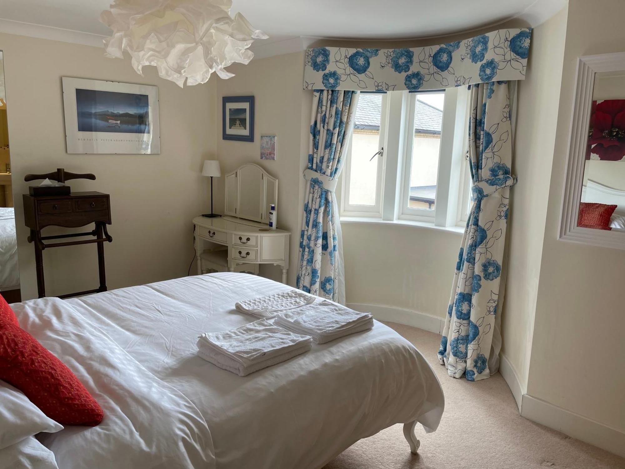 Top Floor En-Suite Double Bedrooms With Great View Of Windsor Castle & Free Parking Exterior photo